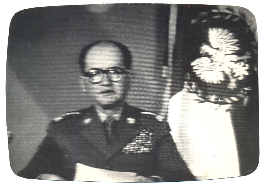 Generał w mundurze.